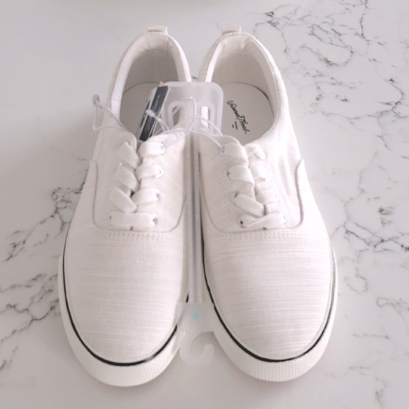 Women Molly Vulcanized White Lace-Up Sneakers Shoes Universal Thread Size 9 NWT - Picture 5 of 5